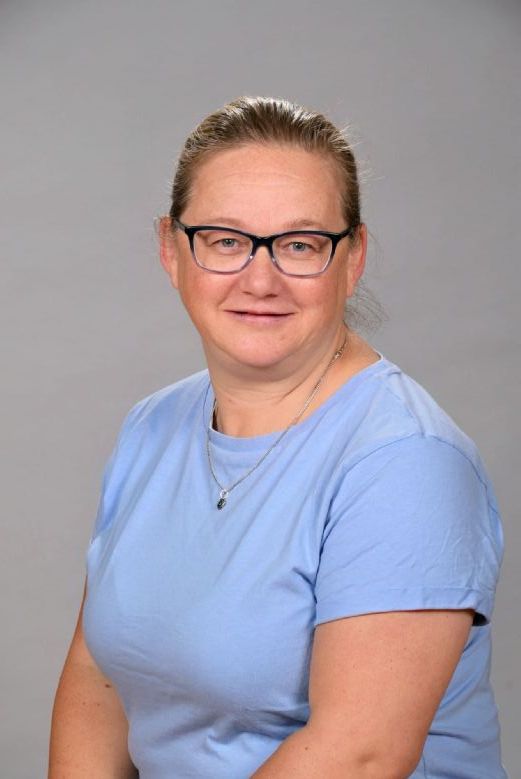 Mrs Vicki Nelson